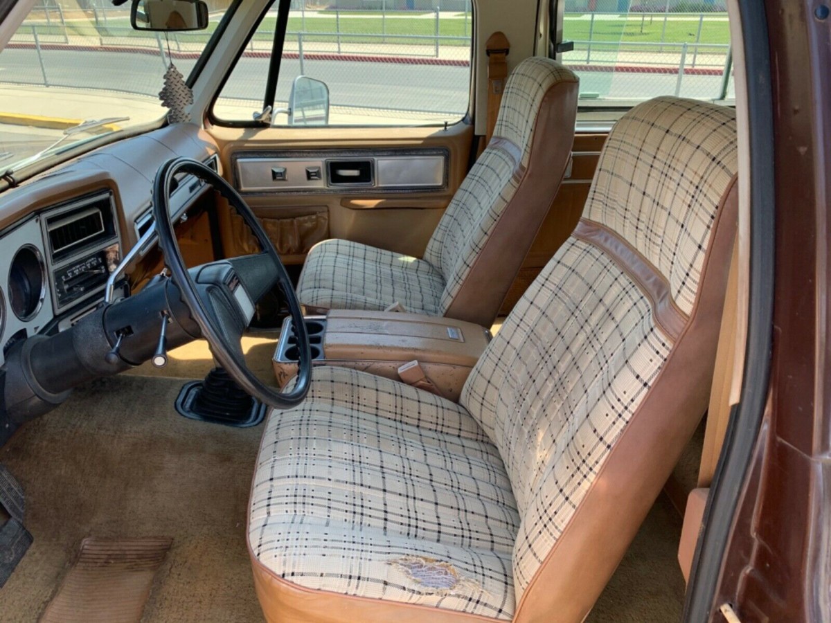 gmc sierra interior | Barn Finds