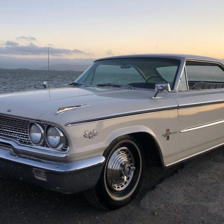 1963-Ford-Galaxie-500XL-Photo-