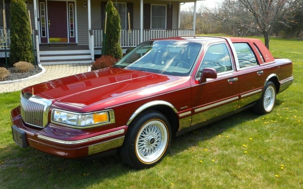 10K Mile Signature Series: 1997 Lincoln Town Car | Barn Finds