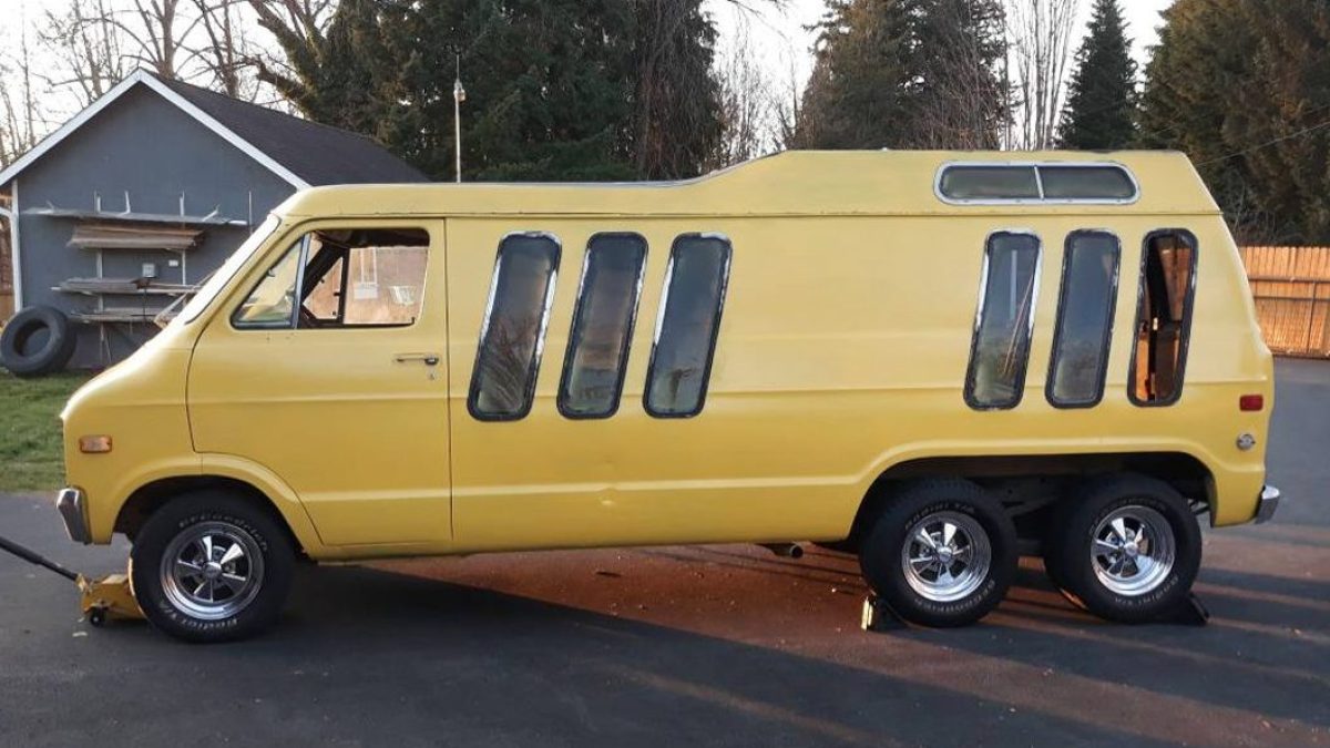 Groovy Six-Wheeler: 1978 Dodge B200 Custom Van | Barn Finds