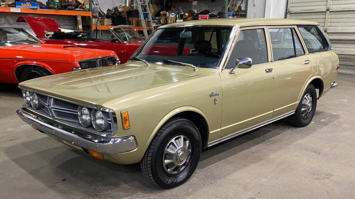 1973-Toyota-Corona-Deluxe-