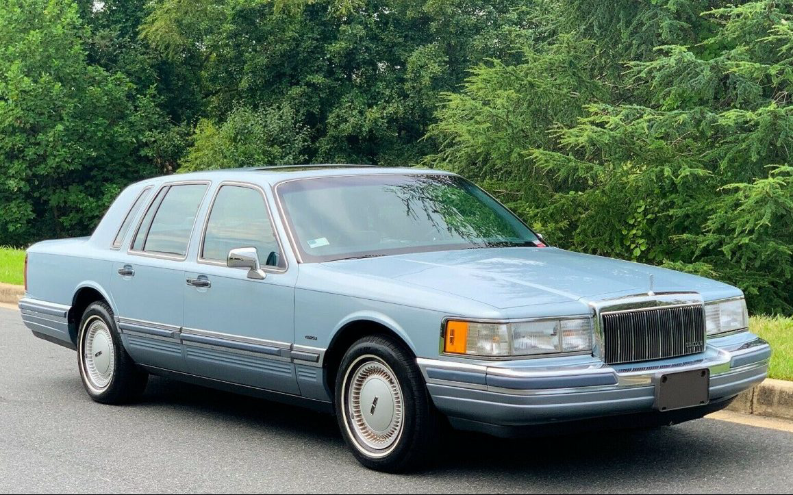 36k Mile Signature Series 1990 Lincoln Town Car Barn Finds
