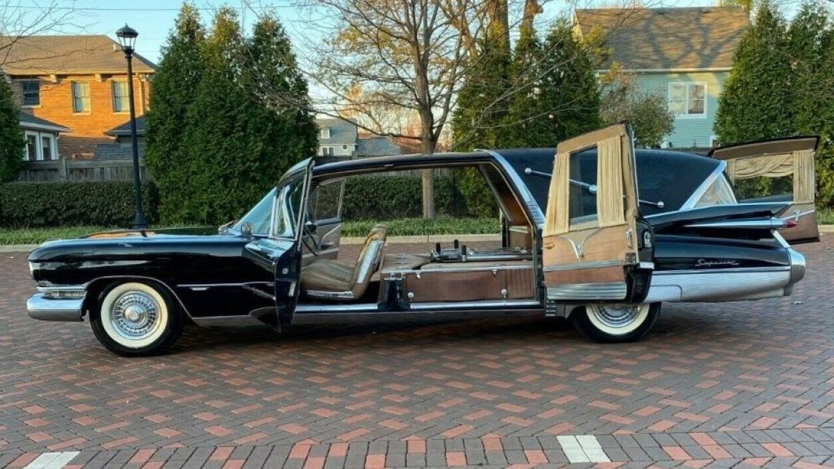 1959-Cadillac-Superior-Hearse-