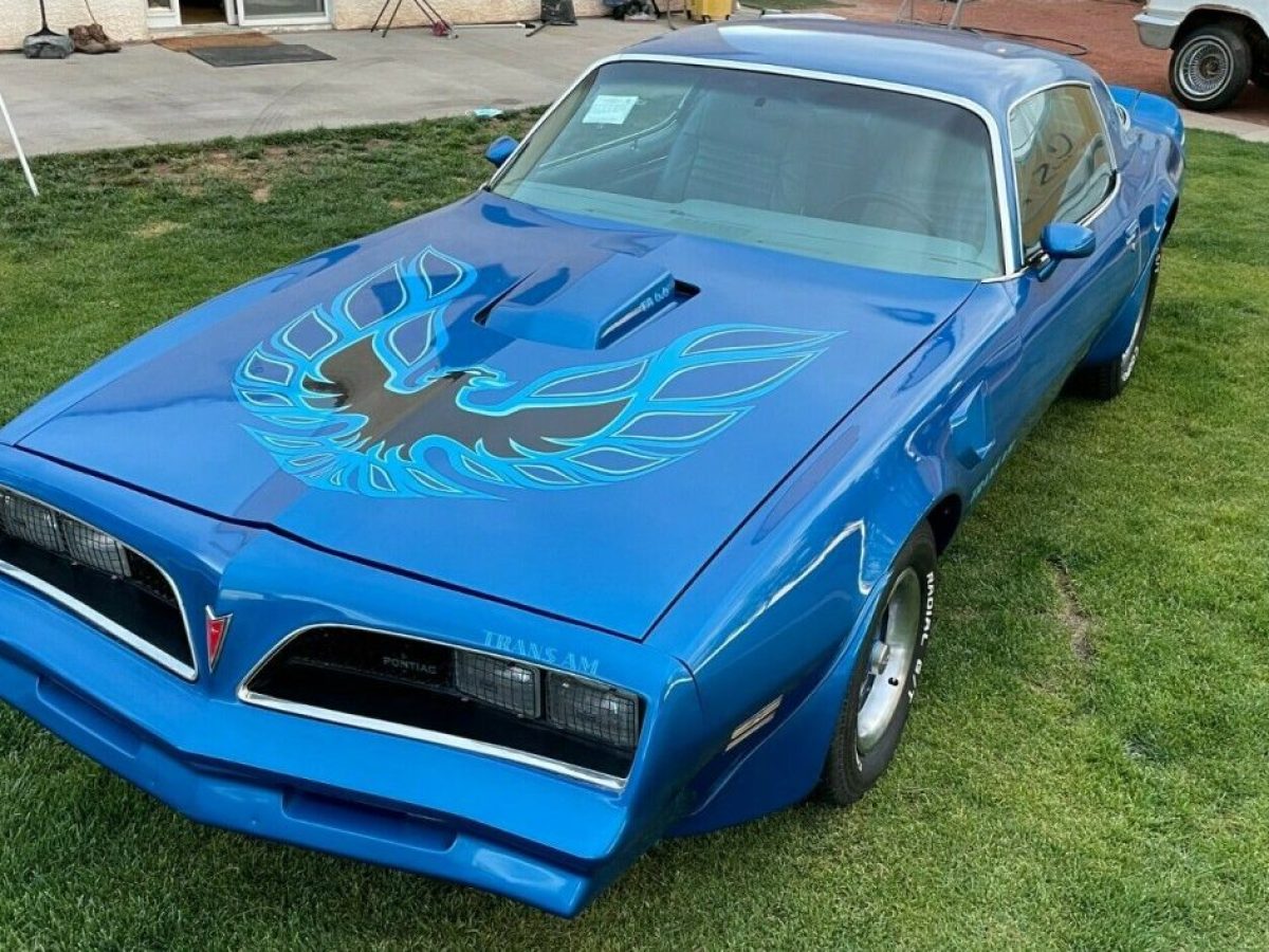 Auto World 1:18 - 1978 Pontiac Firebird Formula Bleu Métallique (Martinique)
