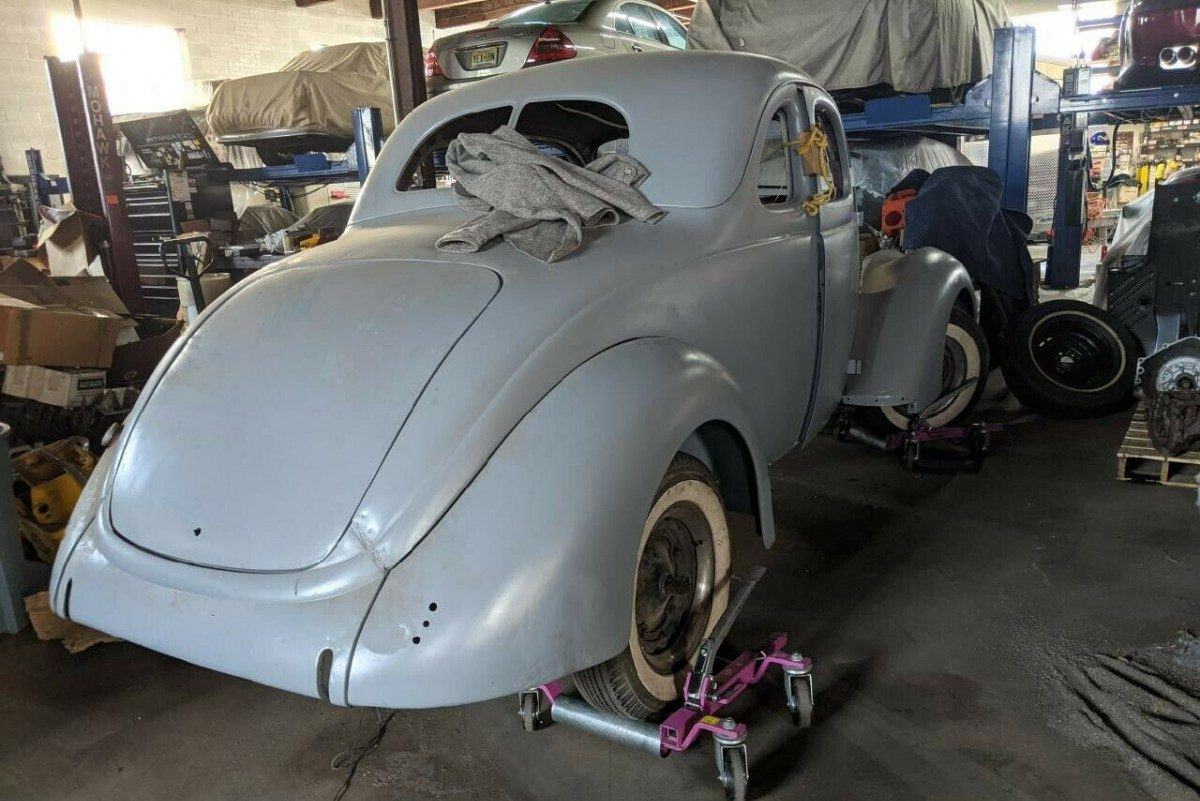 1937 Ford Deluxe Cope 5 Barn Finds