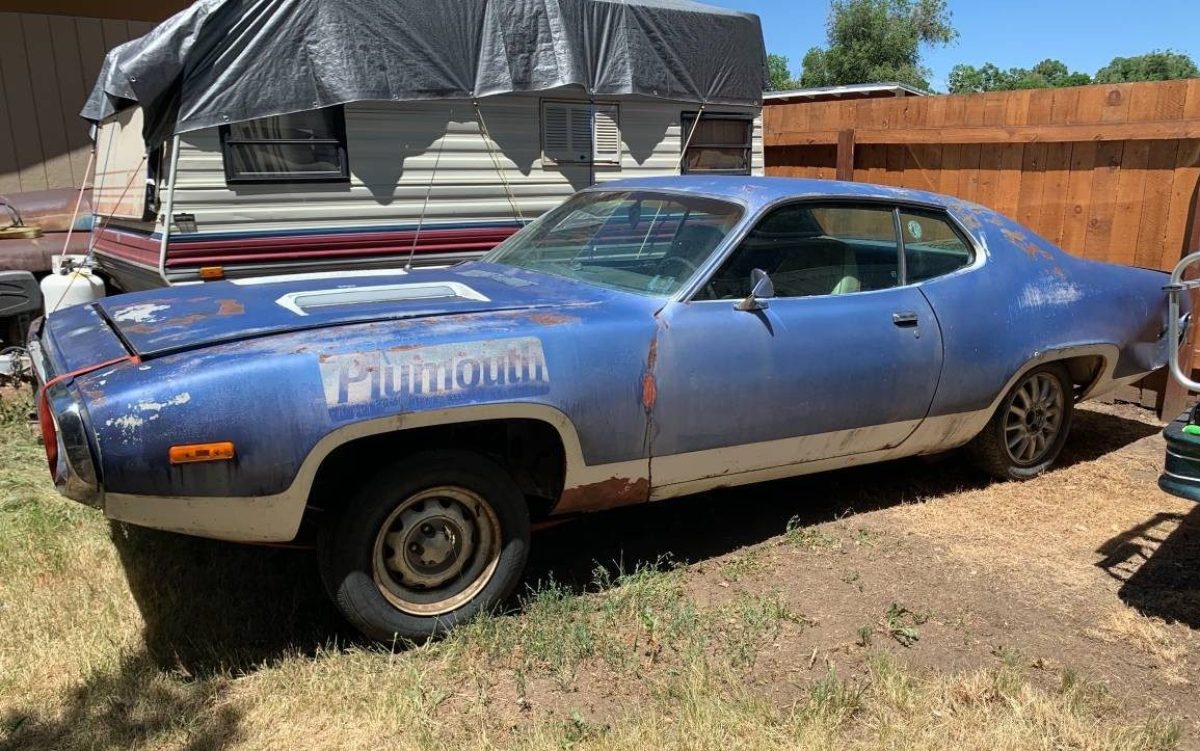 440 4-Speed? 1972 Plymouth Road Runner | Barn Finds