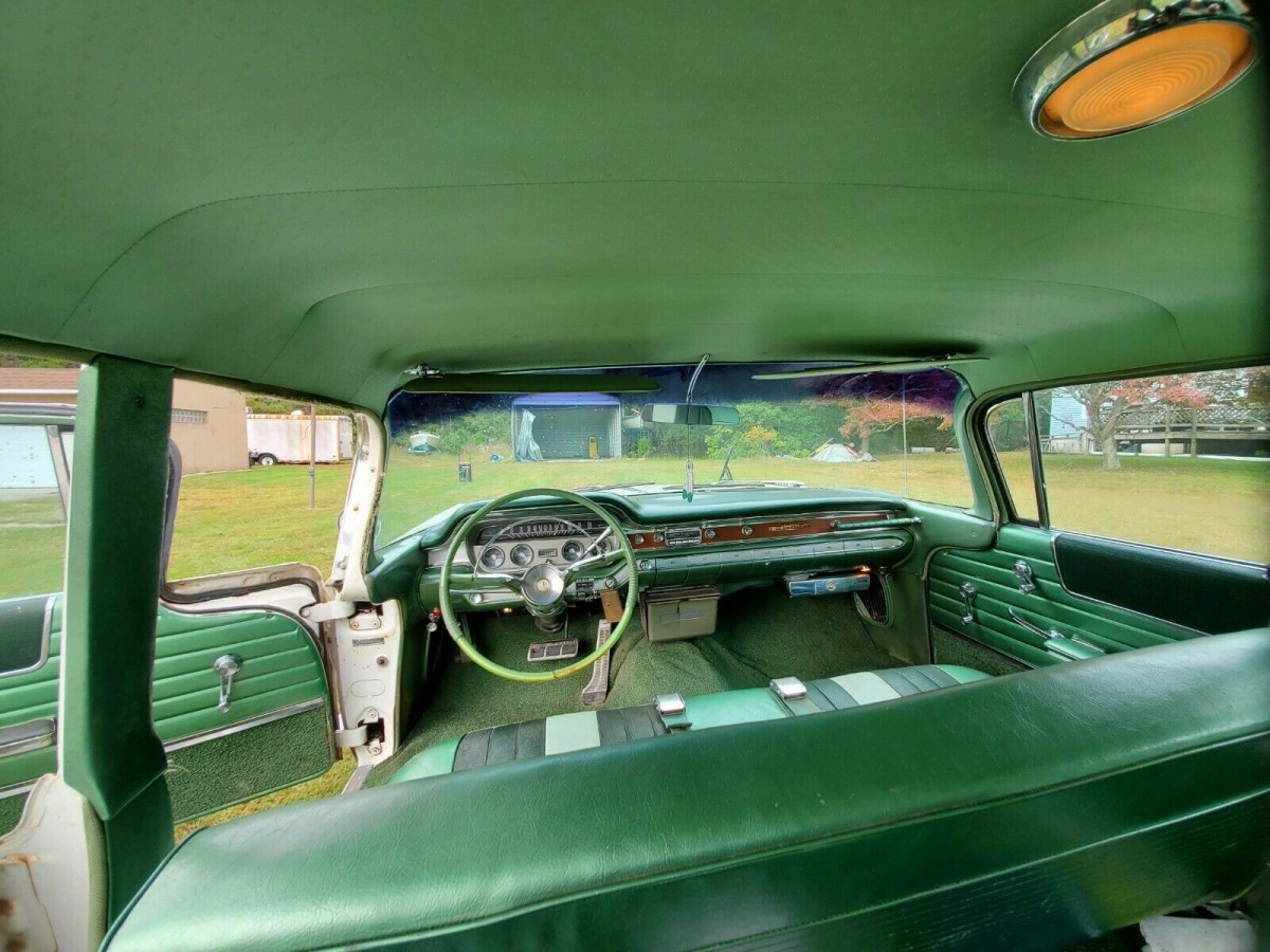 1960 Pontiac Bonneville Safari Interior Barn Finds   Image 17 