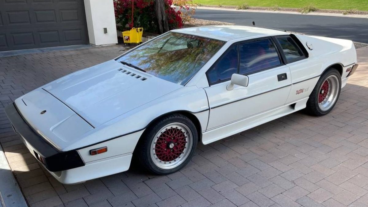 lotus-esprit-front-