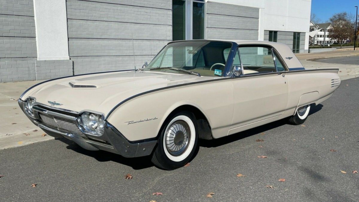 1961-Ford-Thunderbird-1-