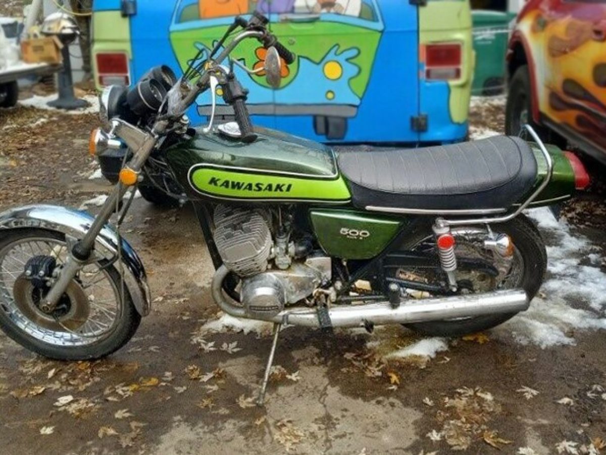 Stored 20 Years: 1973 Kawasaki 500 H1 Mach III | Barn Finds