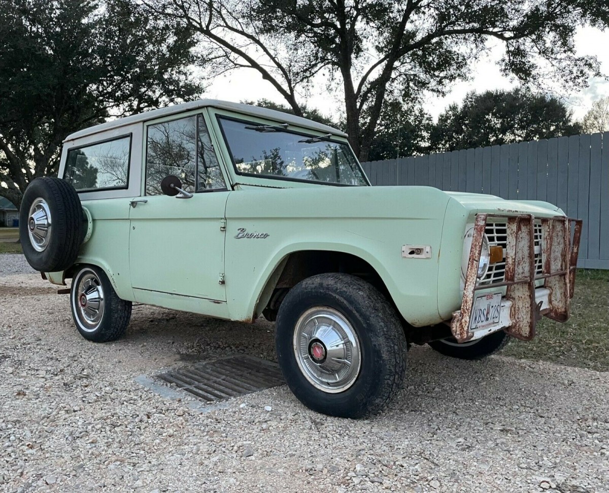 Original Winter Green Paint: 1972 Ford Bronco 302 | Barn Finds