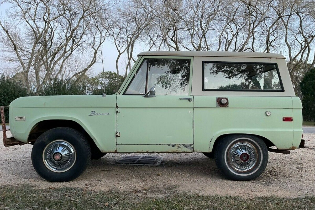 1972 Ford Bronco 2 Barn Finds