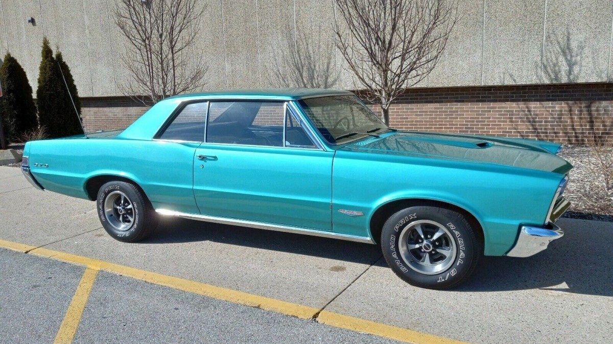 400/4-Speed: 1965 Pontiac GTO | Barn Finds