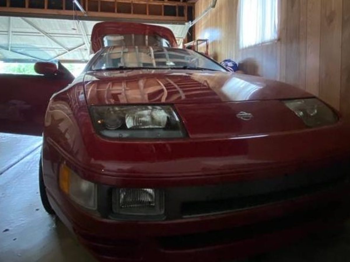 red-300zx-garage-