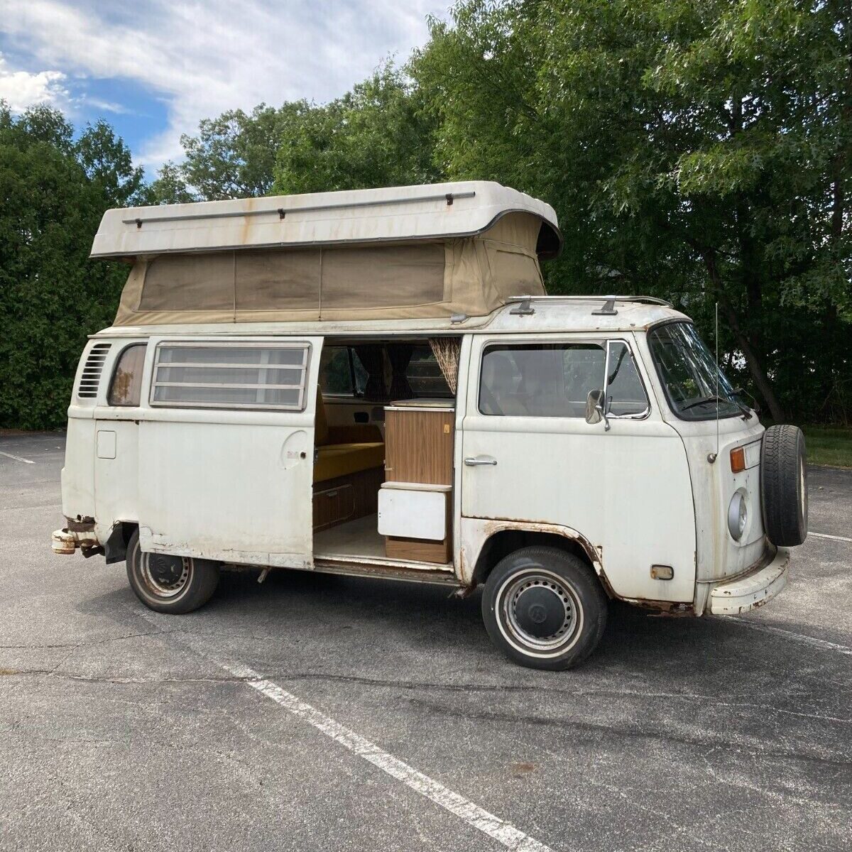 Crudded-up Classic: 1973 Volkswagen Bus Camper | Barn Finds