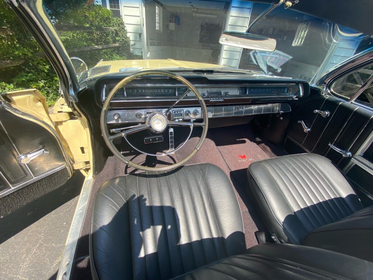 1962 Pontiac Bonneville interior | Barn Finds