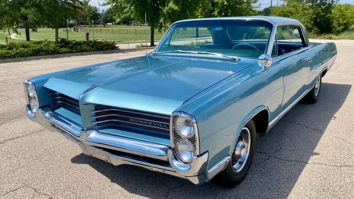 Showroom Condition: 1964 Pontiac Bonneville | Barn Finds
