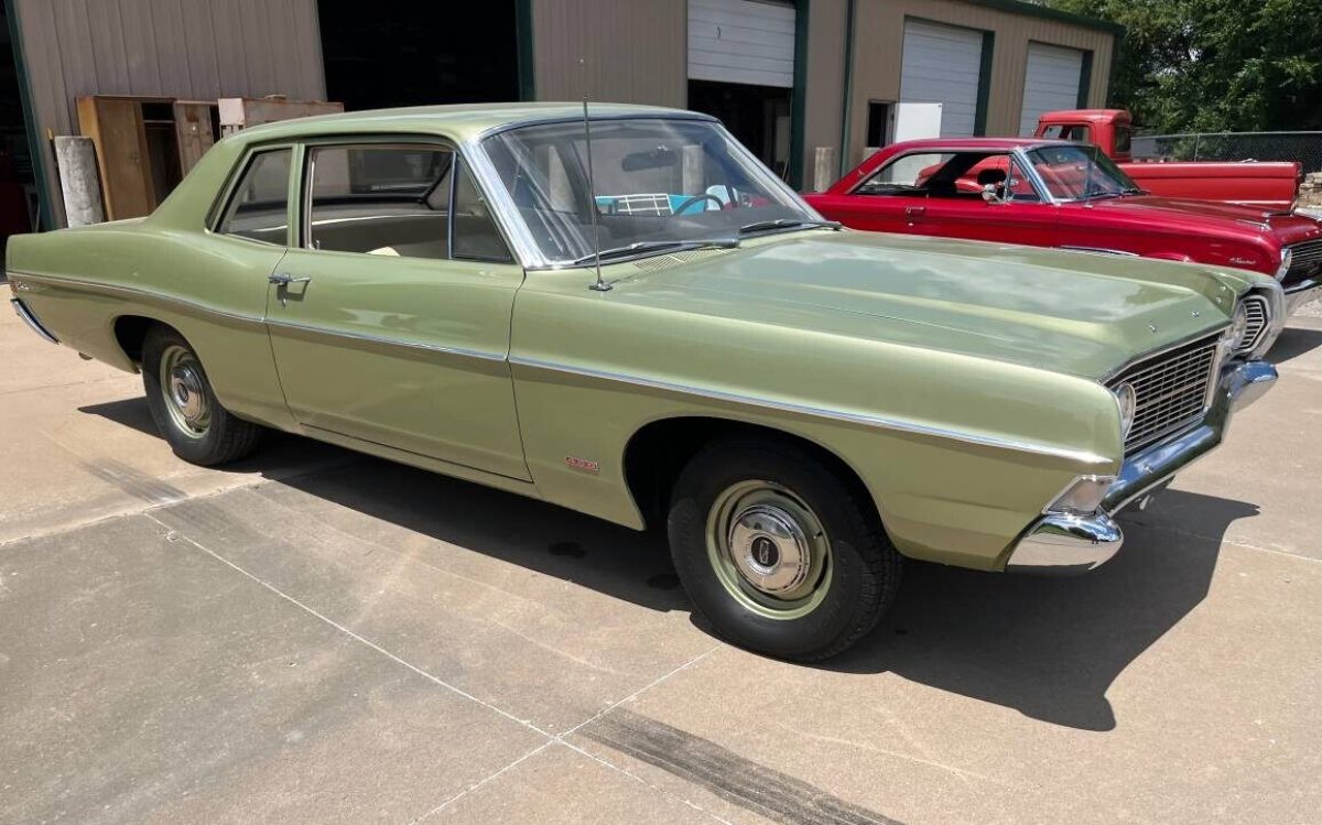 1968-Ford-Passenger-Front-