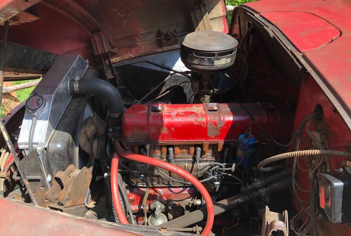 1951 International L-110 engine | Barn Finds