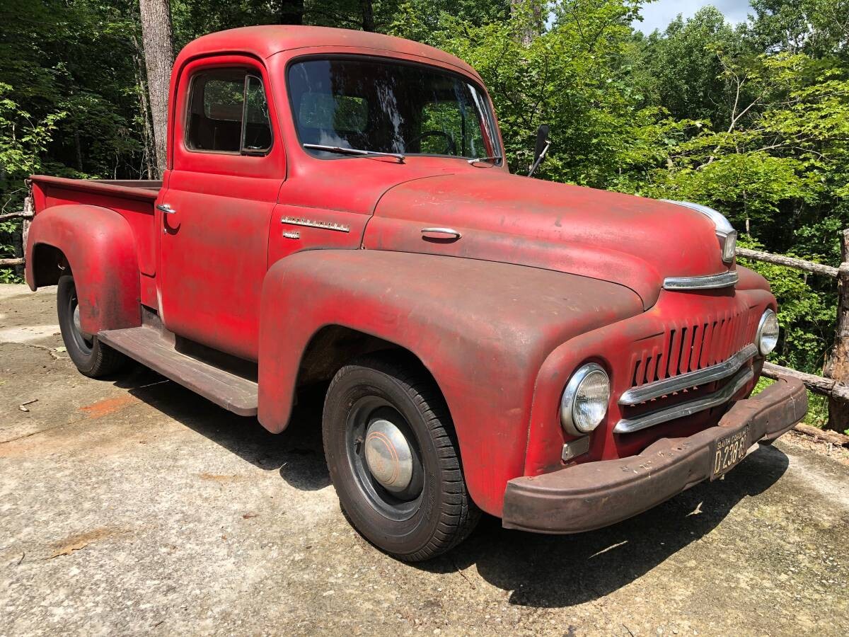 1951 International L-110 front passenger | Barn Finds