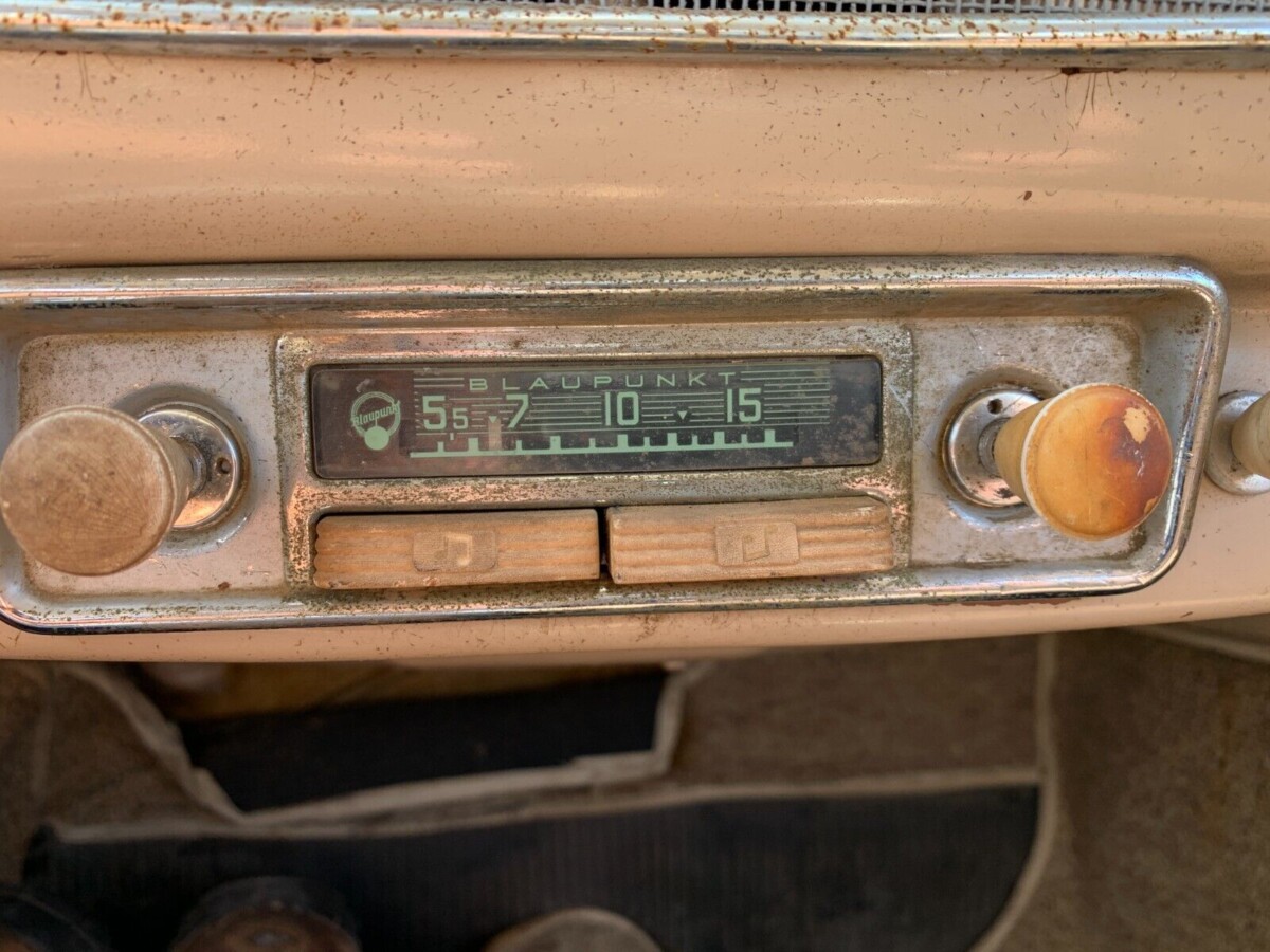 1954 VW Beetle radio | Barn Finds