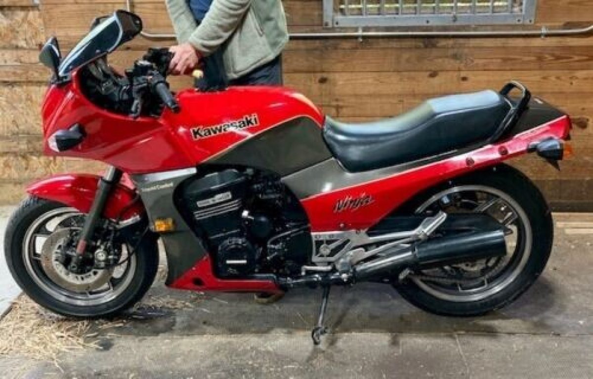 Top Gun Bike: 1984 Kawasaki ZX900A1 | Barn Finds