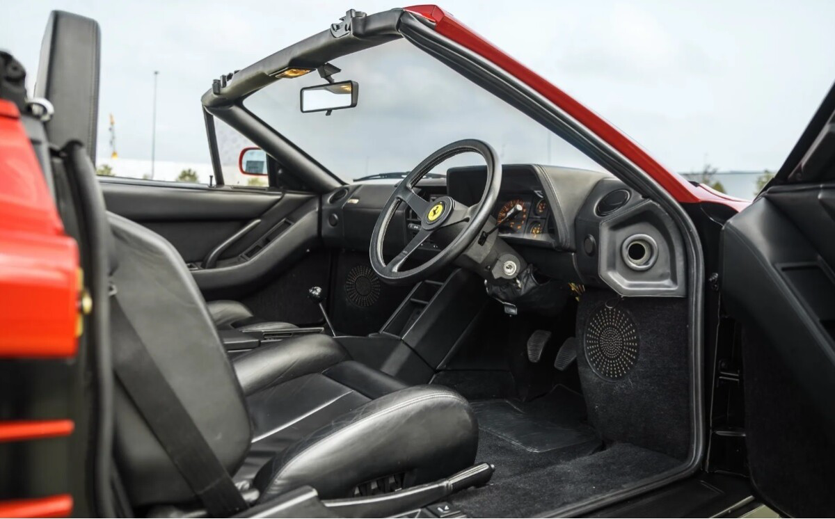 Ferrari testarossa interior