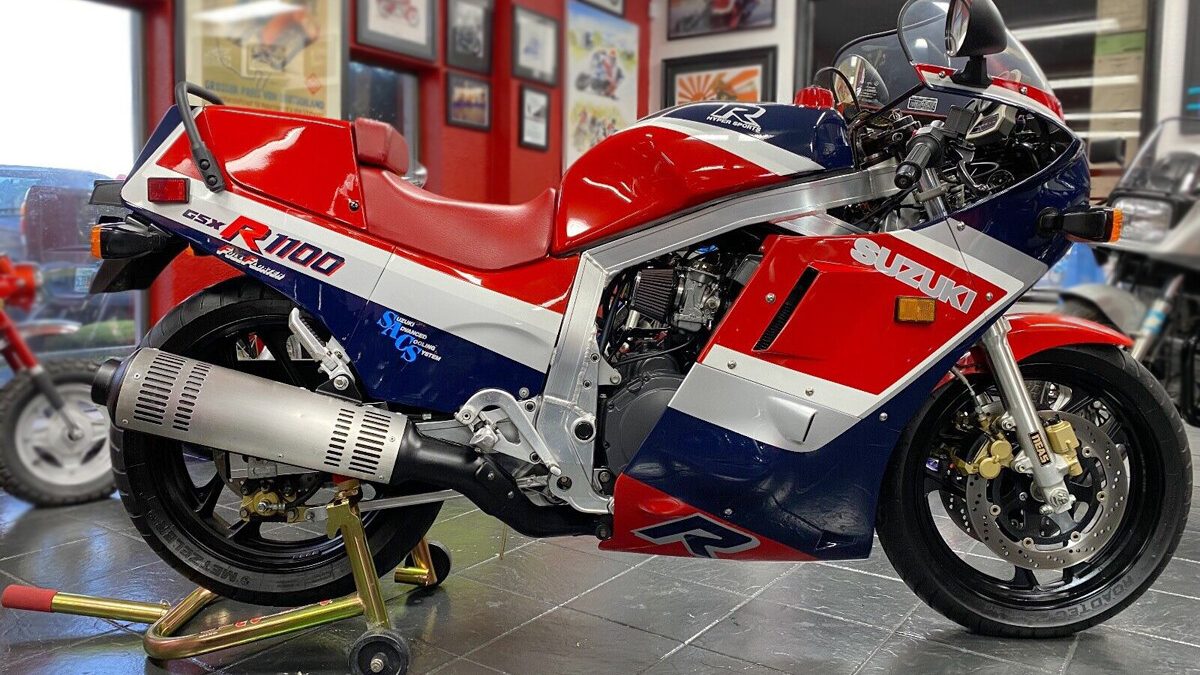 590 Miles! 1986 SUZUKI GSX-R1100 | Barn Finds