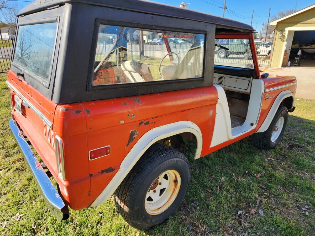 1972 Ford Bronco 02 Barn Finds