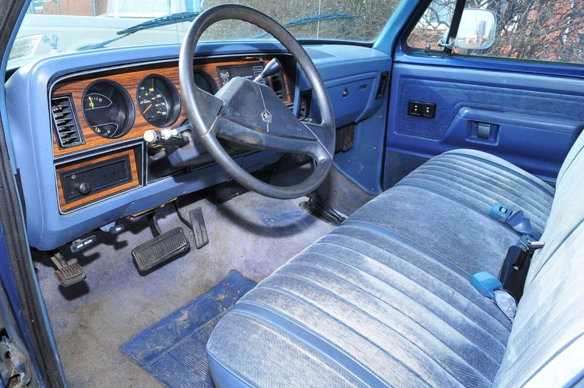 Dodge d150 store interior