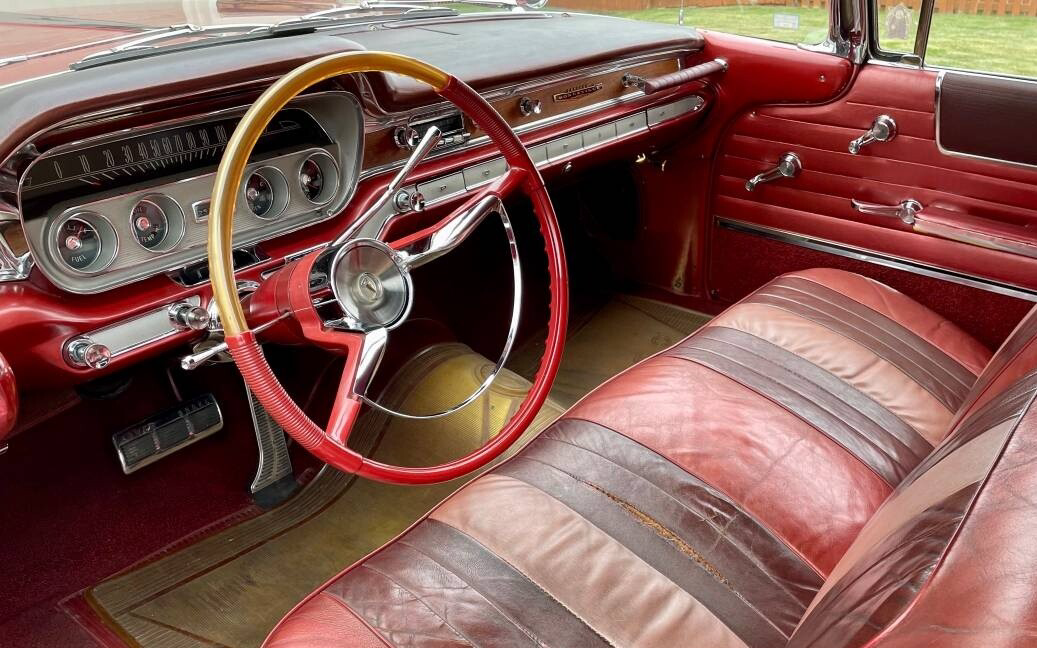 1960 Pontiac Bonneville Convertible Interior Barn Finds   1960 Pontiac Bonneville Convertible Interior 