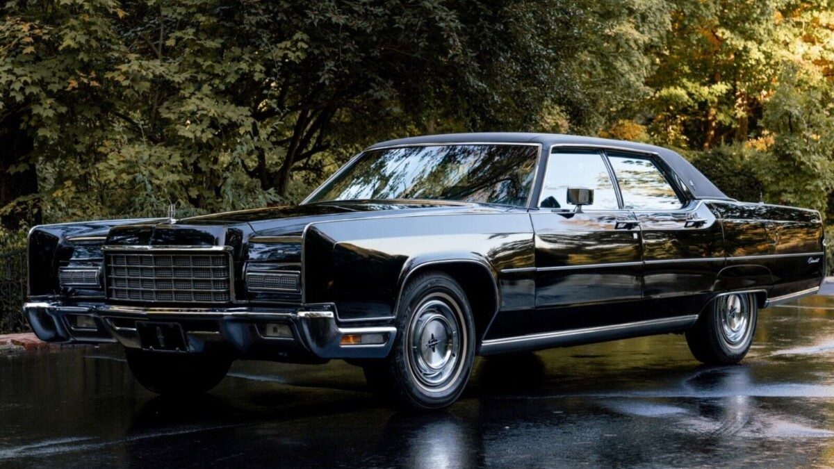 Concours Condition: 23k Mile 1972 Lincoln Continental | Barn Finds