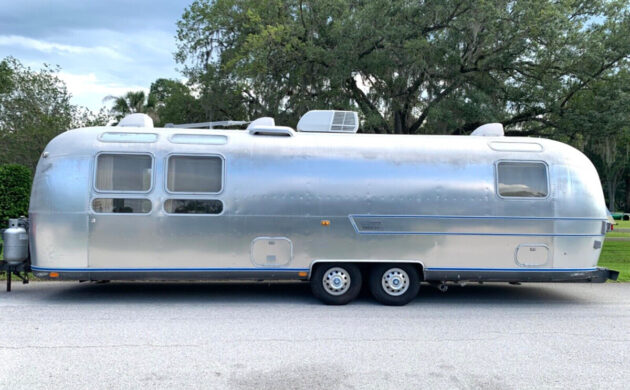 airstream sovereign land yacht dimensions