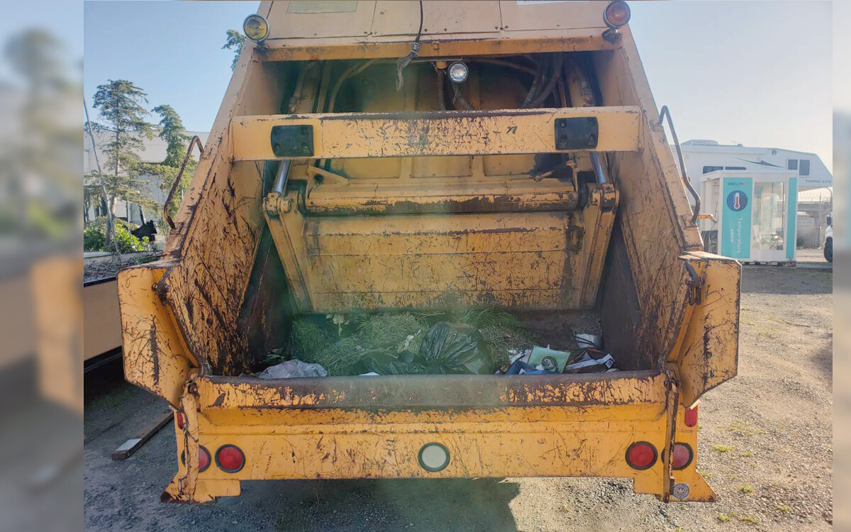 042823 1989 CCC Garbage Truck 6 Barn Finds