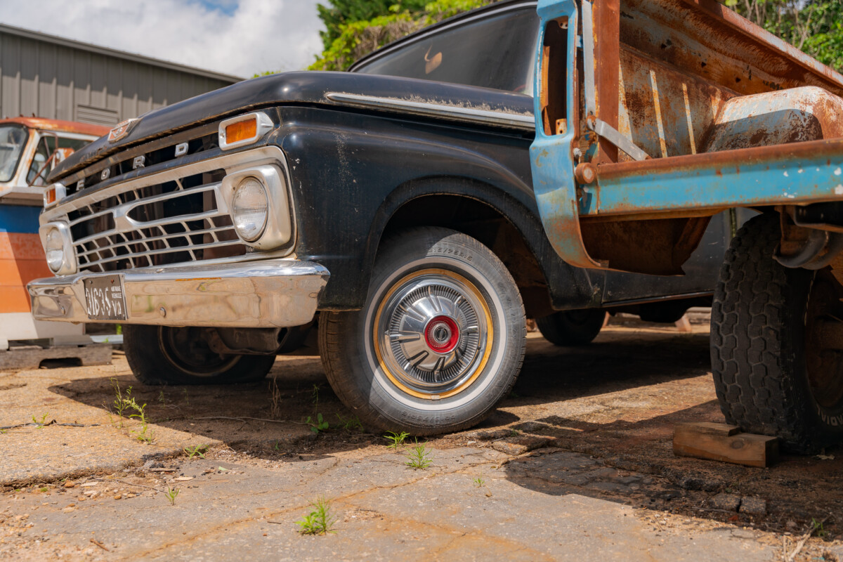 1966 Ford F100 Custom Cab 06 Barn Finds