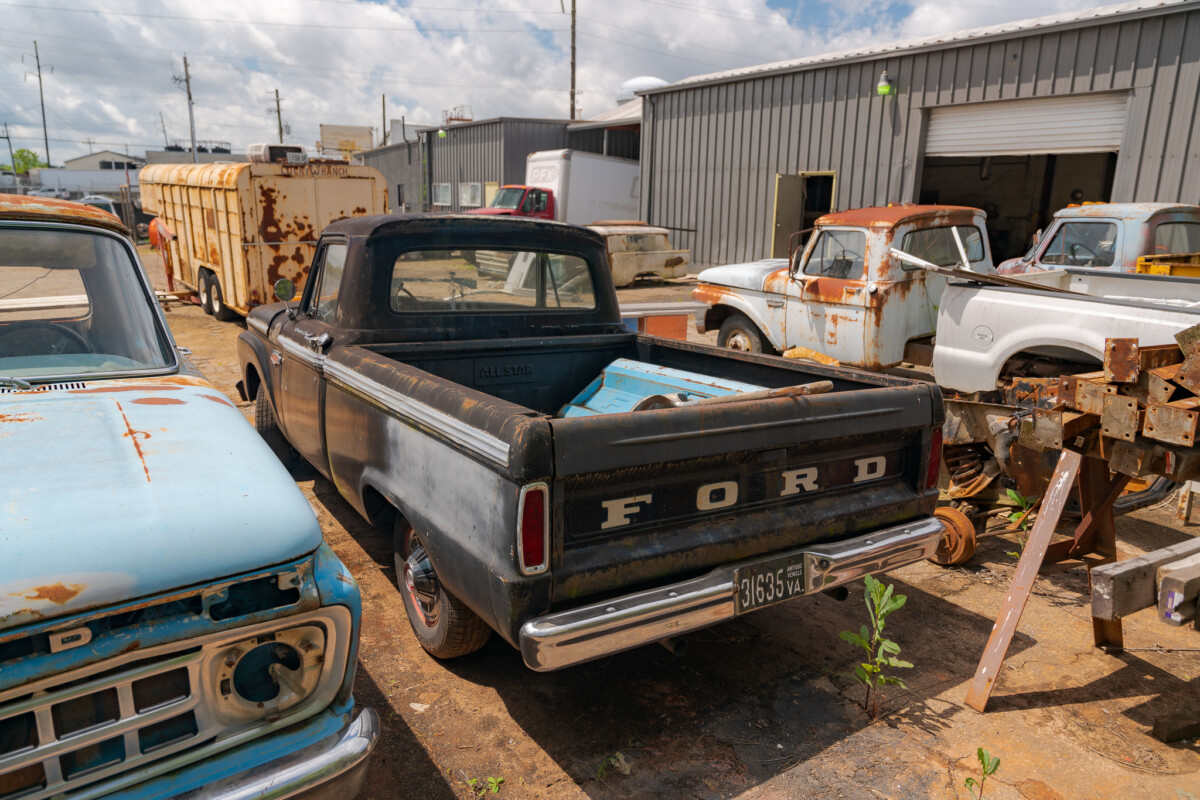 1966 Ford F100 Custom Cab 07 Barn Finds