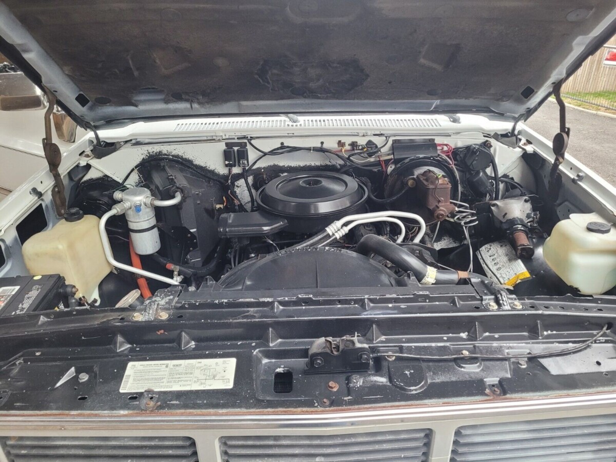 1987 Chevrolet engine | Barn Finds