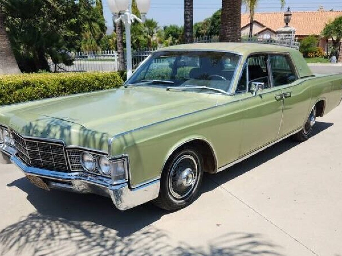 1969-Lincoln-Continental-1-
