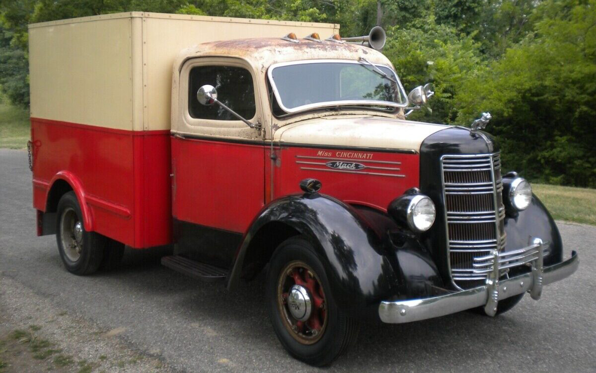 No Reserve Survivor: 1939 Mack Truck Model ED | Barn Finds
