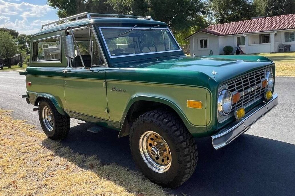 Not my Bronco on Craigslist, Has an awesome paint job and I can't buy it  but I hope someone finds this thing who will really love it. : r/FordBronco