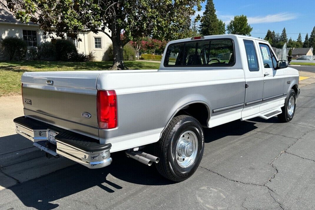 1997 Ford F-250 Photo 5 | Barn Finds