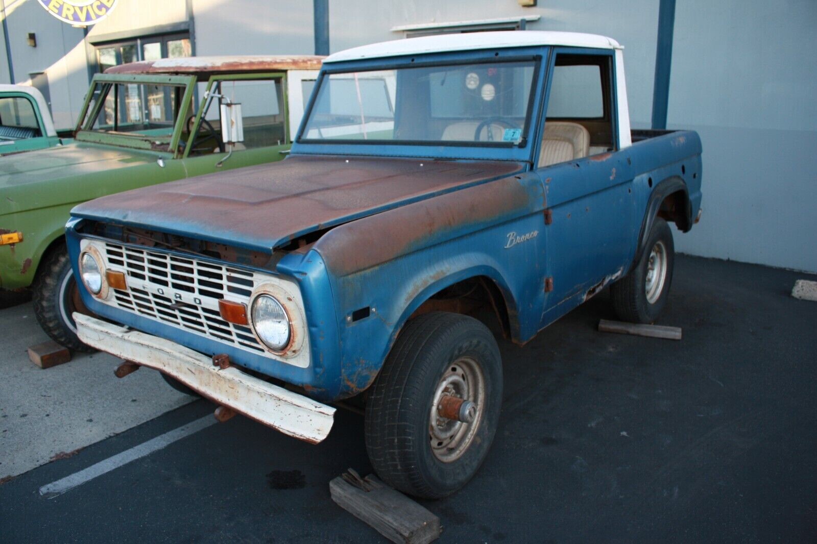 1972 Ford Bronco 2 Barn Finds