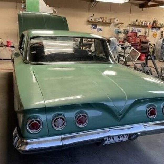 I-5 Classic Chevy Chrome Side Window Lower Door Glass Frame Track – Left Side, 1961-1964 Impala