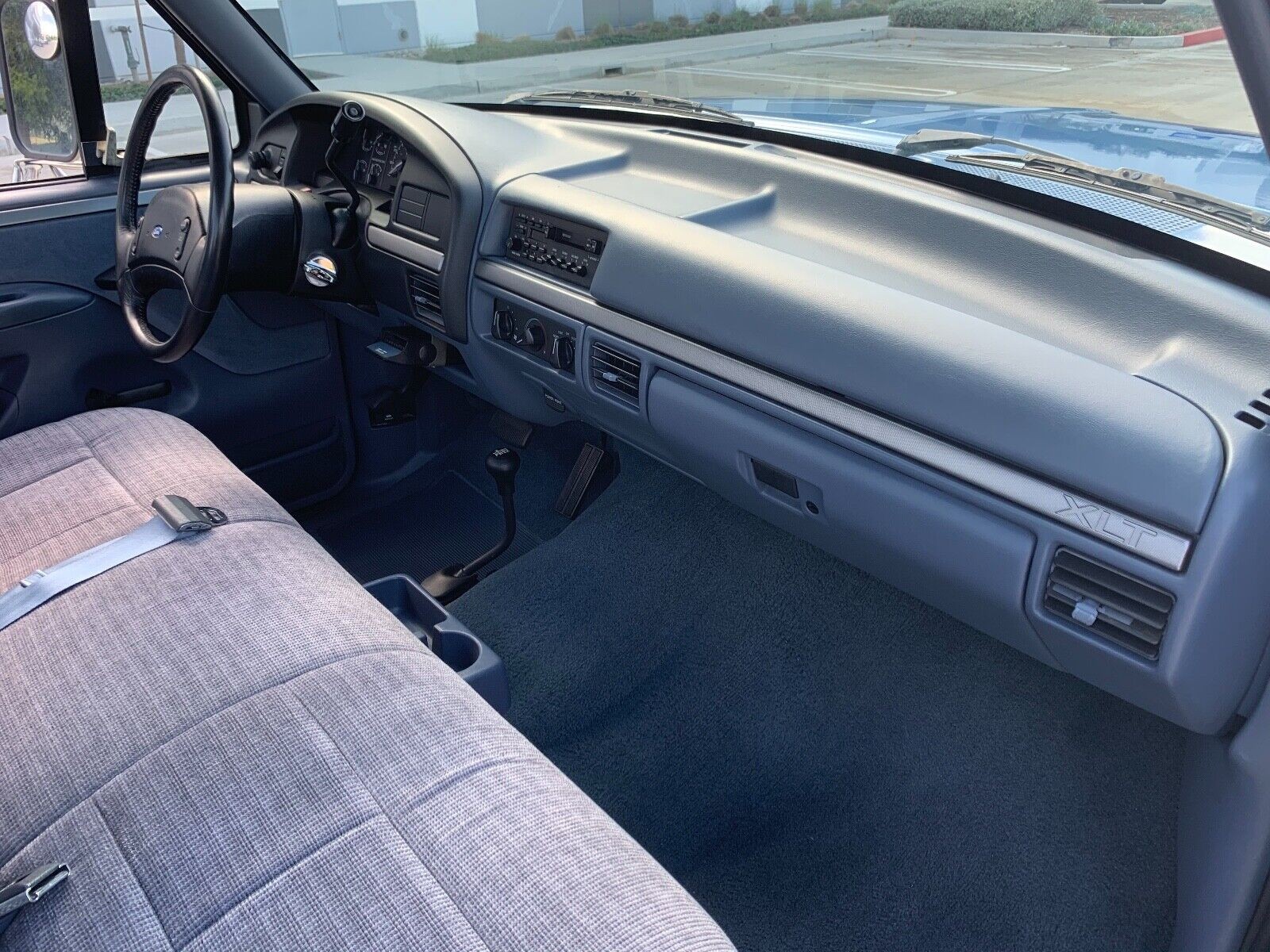 1992 Ford F-250 Photo 3 | Barn Finds