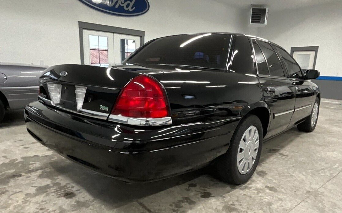 2009 Ford Crown Victoria Police Interceptor Rear | Barn Finds