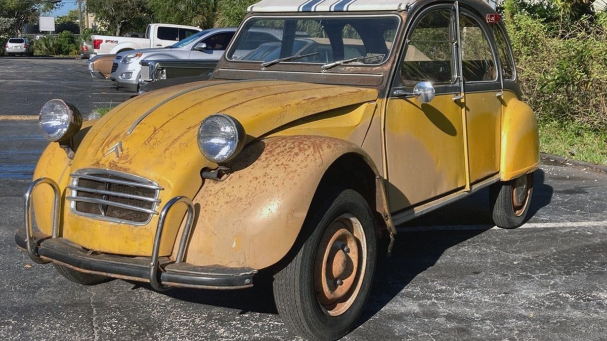 020824-1966-Citroen-2CV-1-