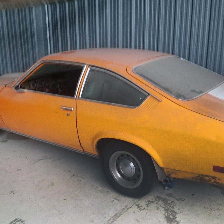 AMERICAN MUSCLE AMM1319 Chevrolet Vega GT 1973 Orange, échelle 1/18, Prévente