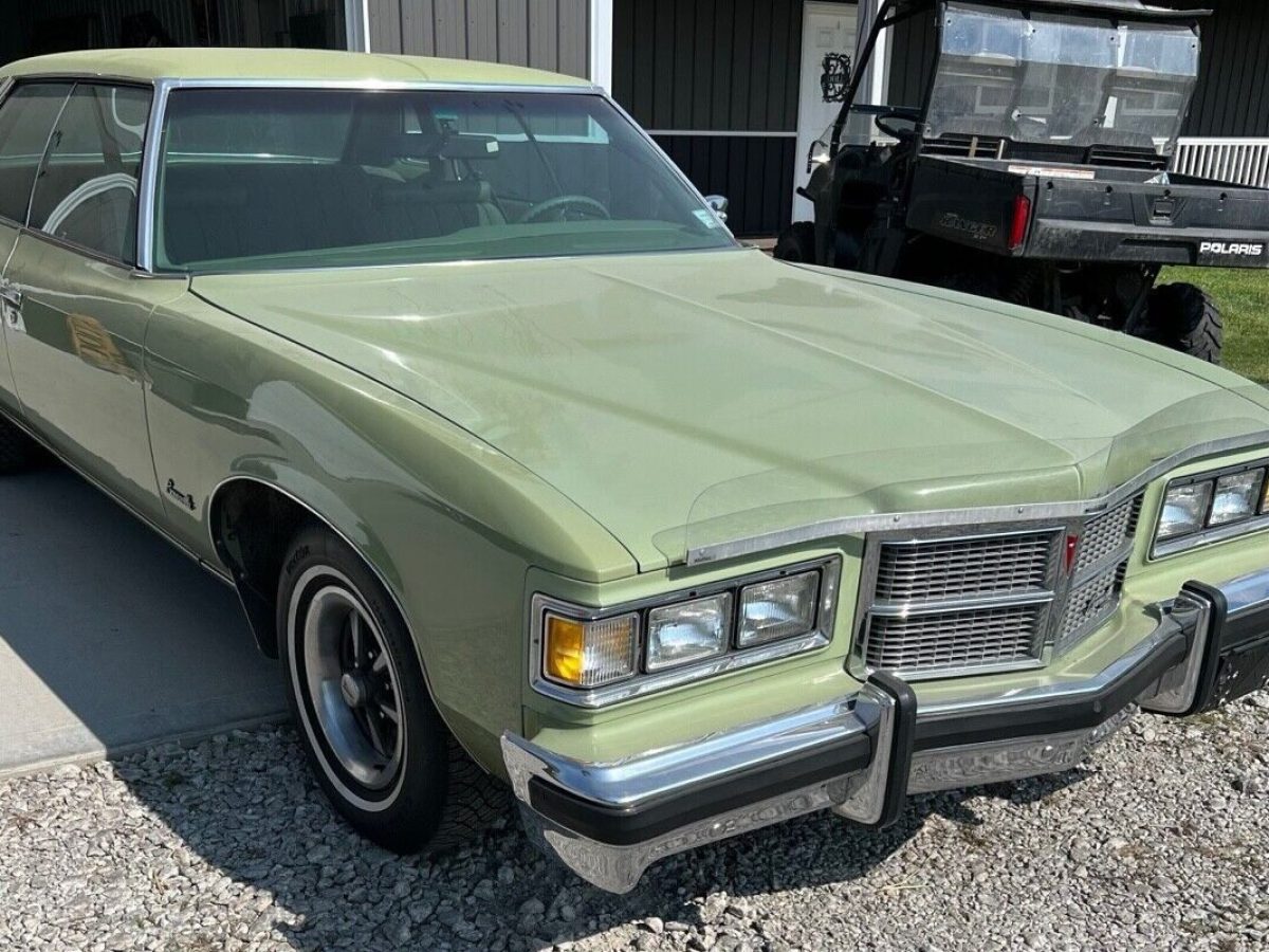 1975-Pontiac-Bonneville-1-
