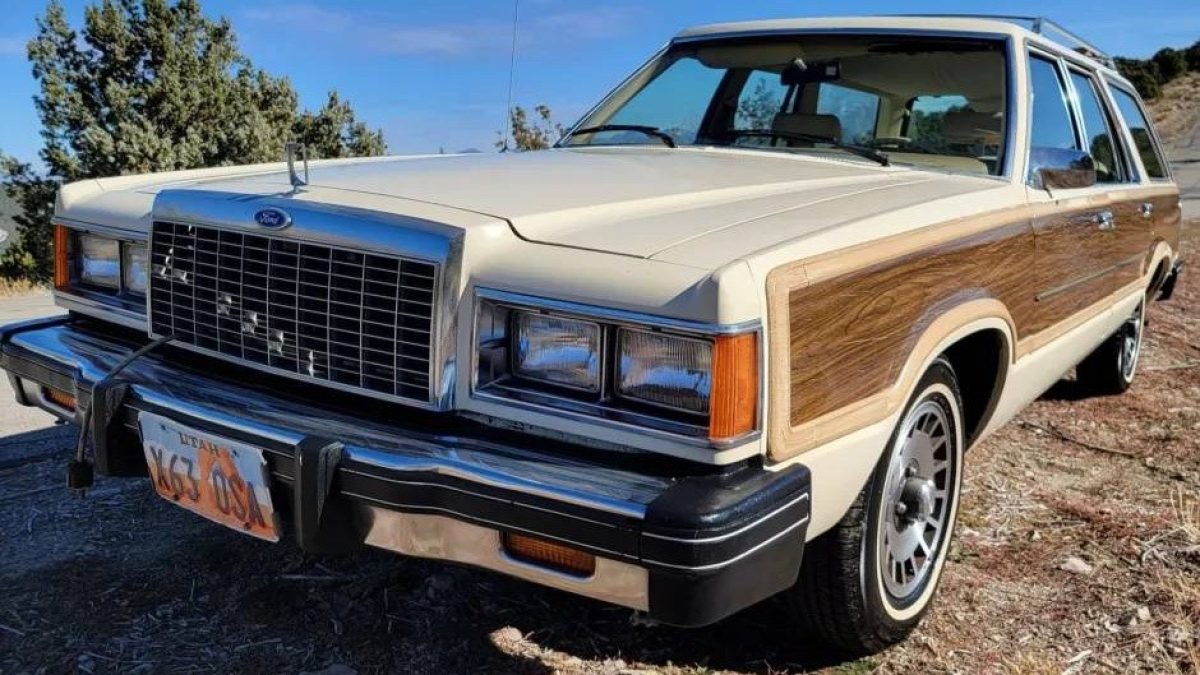 1982-Ford-Granada-Station- 