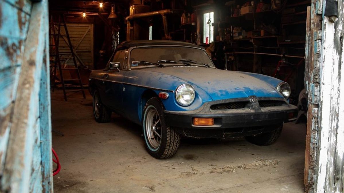 32K Mile Barn Find-Dust Included: 1978 MG MGB | Barn Finds